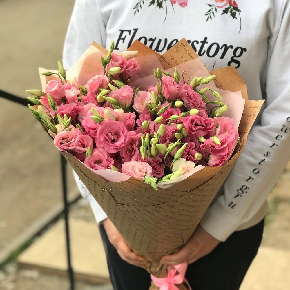 Букет из 19 розовых эустом (лизиантусов) в крафте 