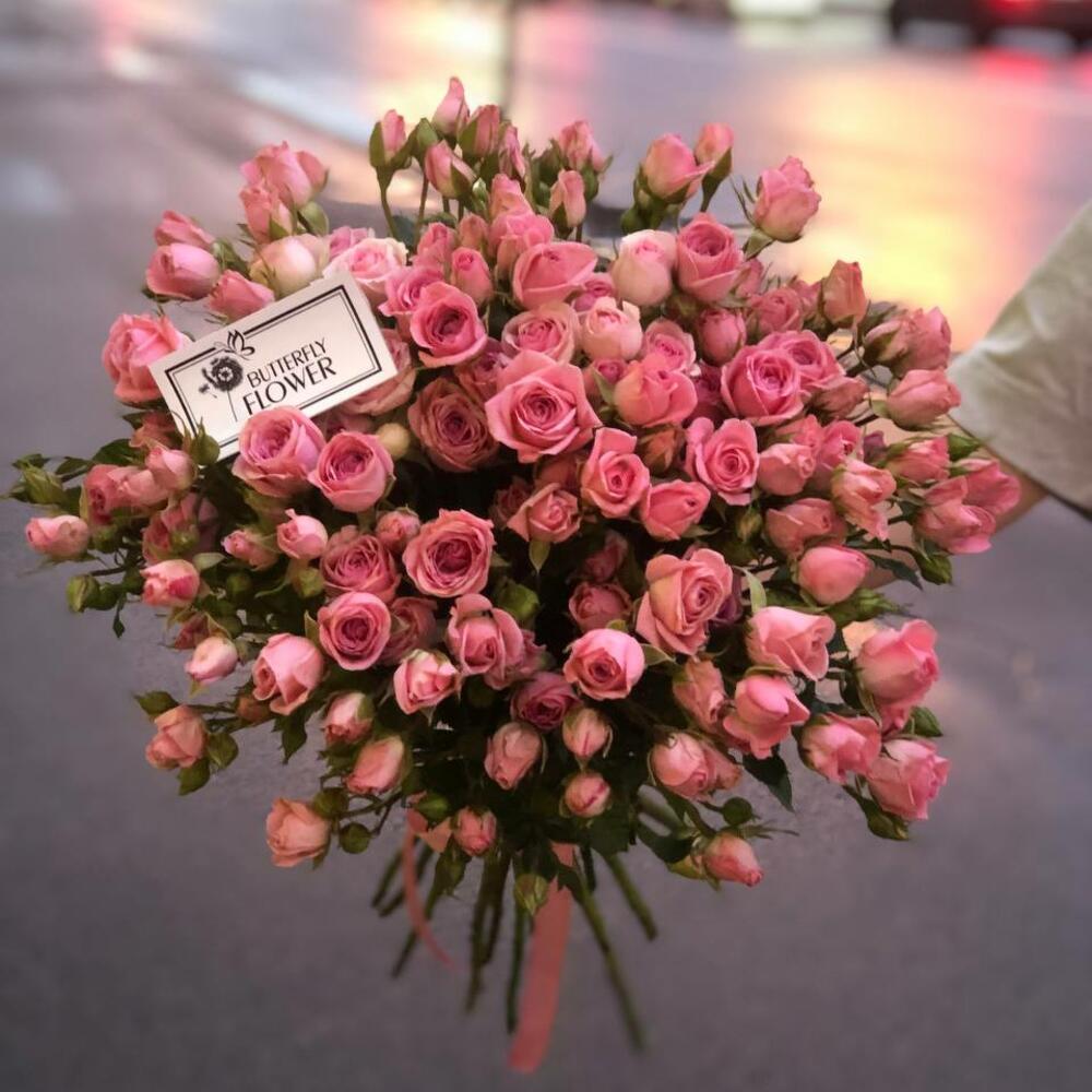 Букет из 23 кустовых роз 