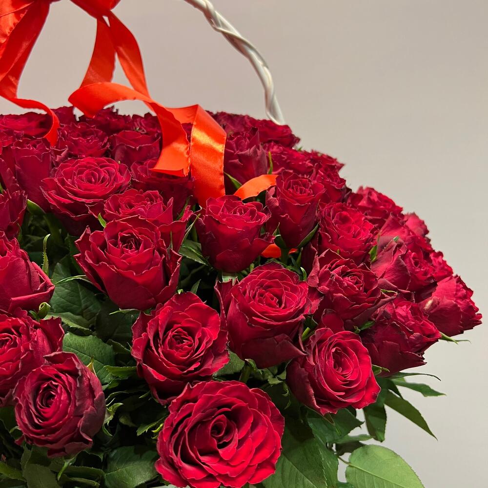 101 красная Роза в корзине