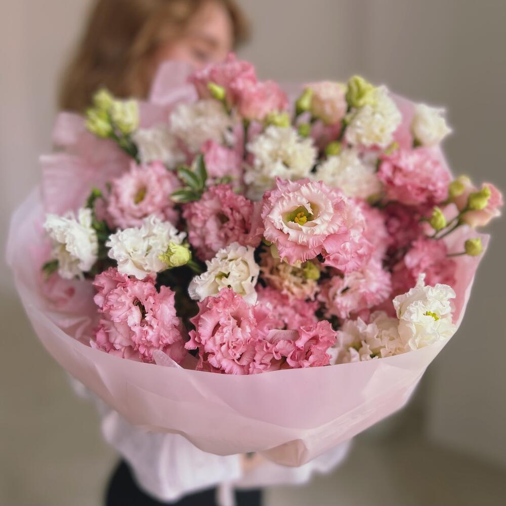 Воздушный букет из 15 эустом 