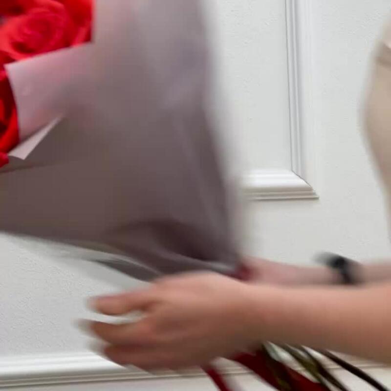 Букет шикарных алых роз 9 шт «Притягательный»