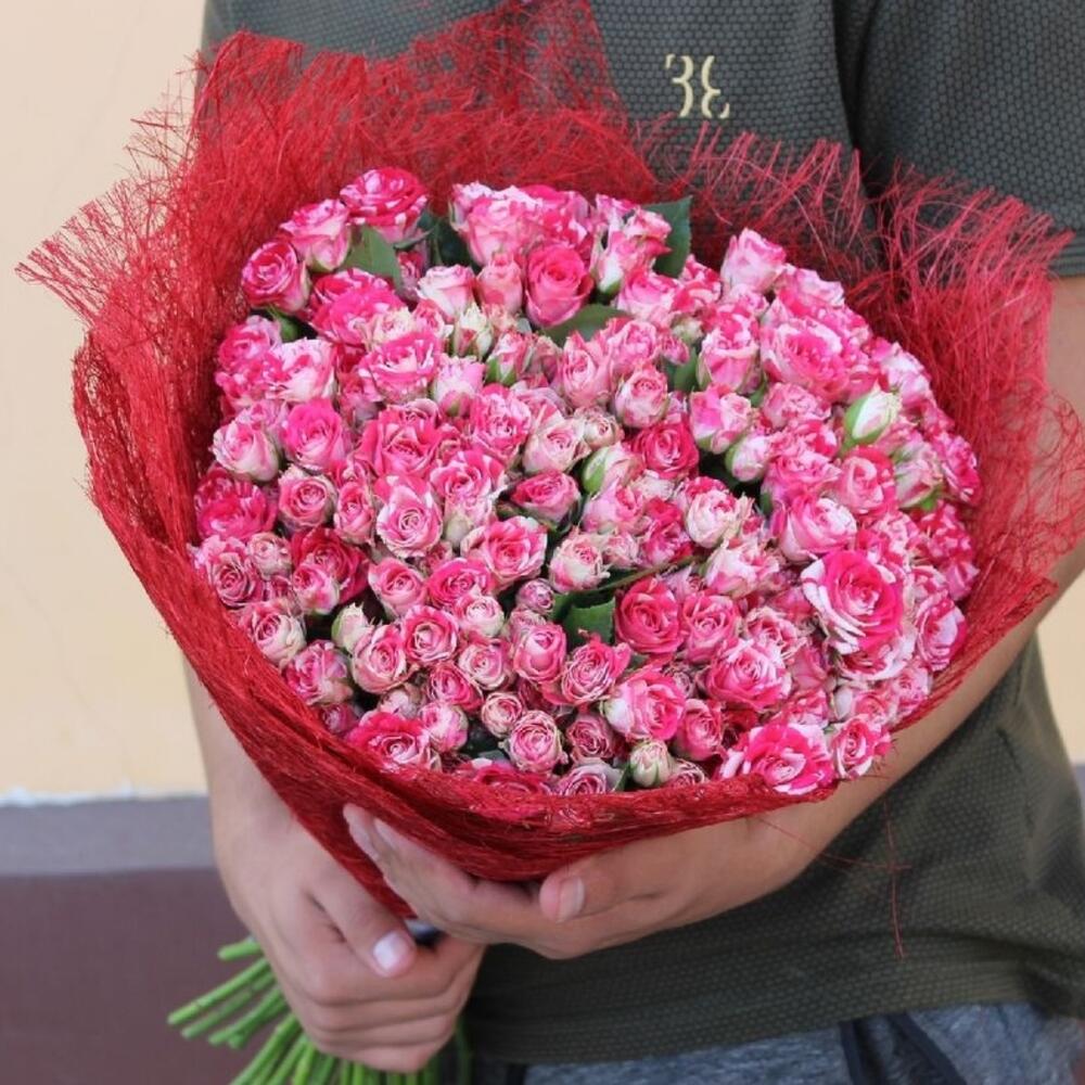 Букет из кустовых роз