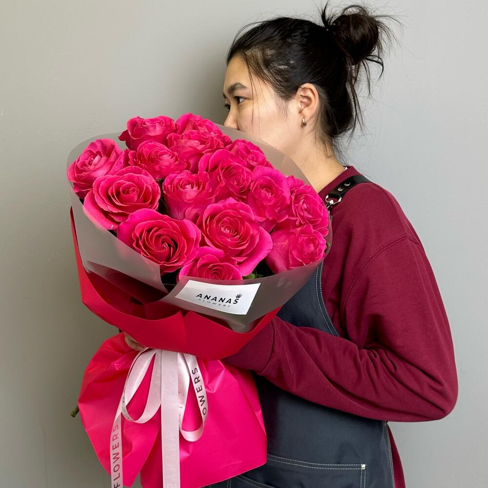 Монобукет из 15 ярко-розовых роз